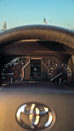 2022 Toyota Tundra SR5 - 60k km