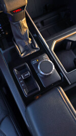2022 Toyota Tundra SR5 - 60k km