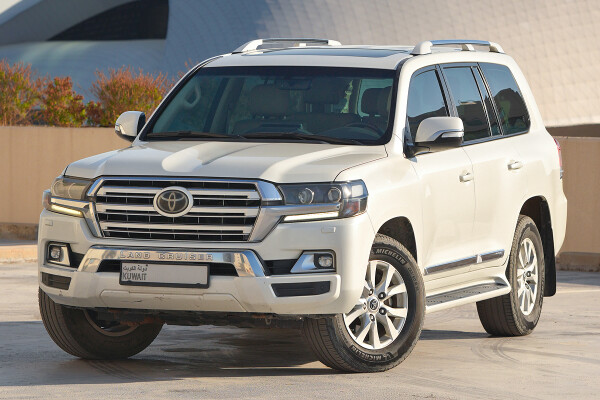 2018 Toyota Land Cruiser GXR White Edition - 154k km
